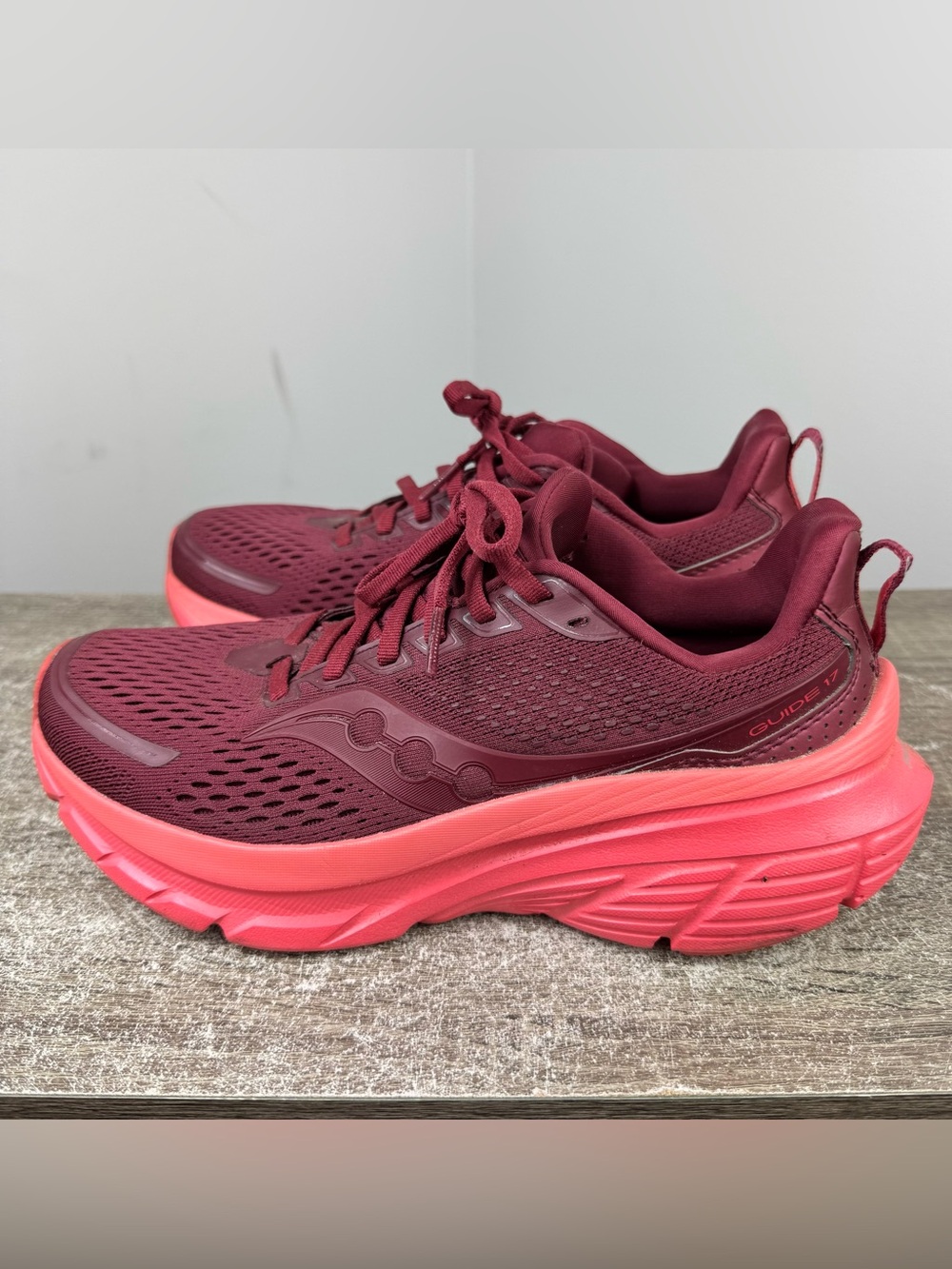 Saucony guide 17 women’s red maroon running gym walking shoes size 8.5